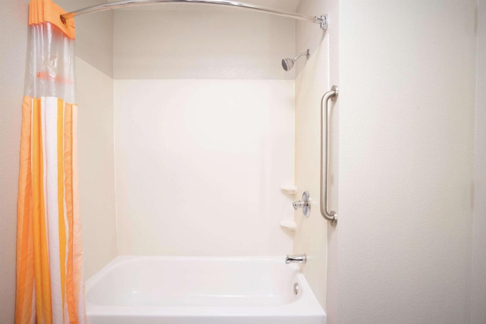 La Quinta Inn & Suites by Wyndham Loudon Main image